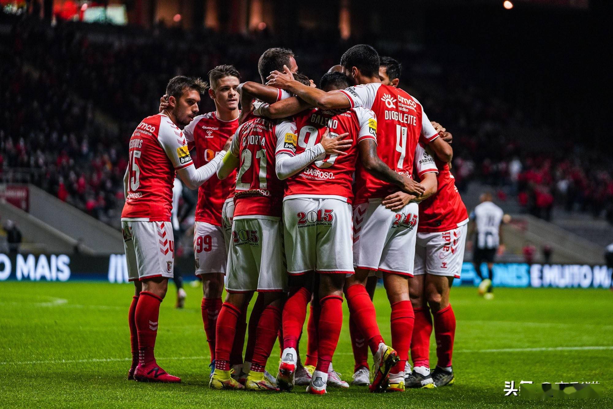 爱游戏尼斯训练开放日；赛后更衣室发声引欢呼；欧联在即；阵容厚度经受考验的简单介绍